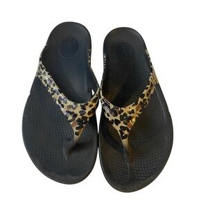 OOFOS Womens OOLALA Sandal Cheetah Animal Print Thong Flip Flops Size 10